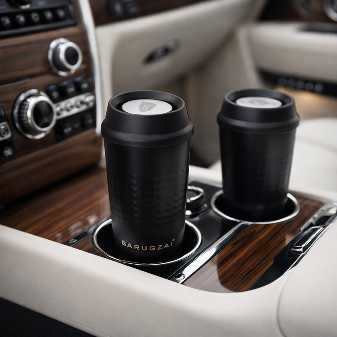Two black travel mugs 400 ML in a car's cup holder with 'BARUGZAI' branding.