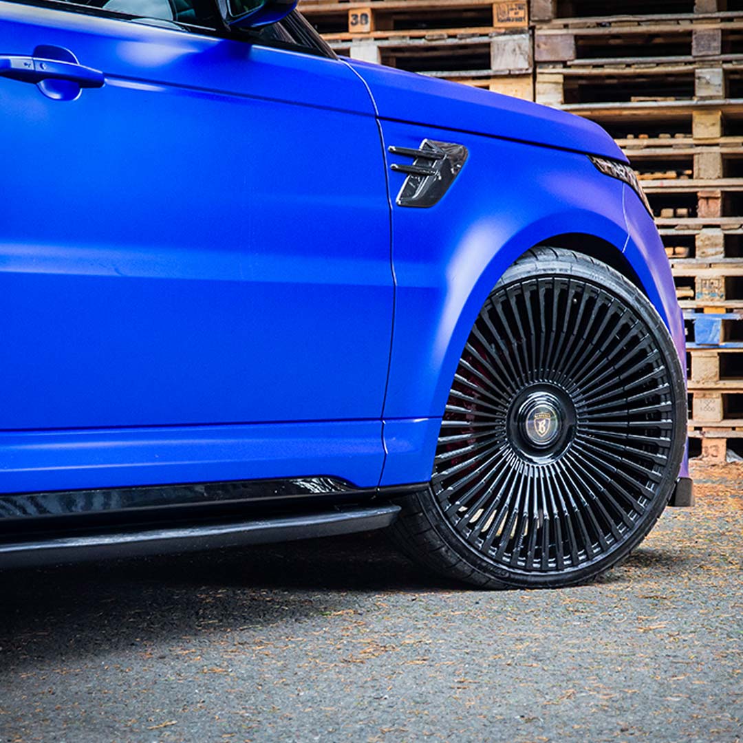 Blue Barugzai Cabaro II Non-Wide – Side Skirt Aerodynamic Detail with Turned Wheel