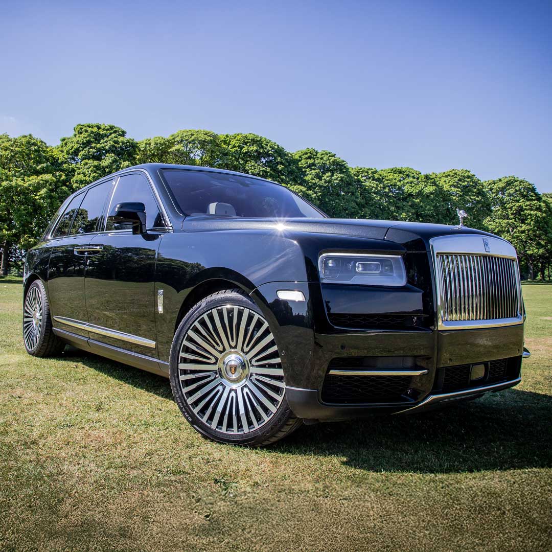Rolls Royce Cullinan Series 1 in Black fitted with Barugzai Casanova gloss black polished wheels