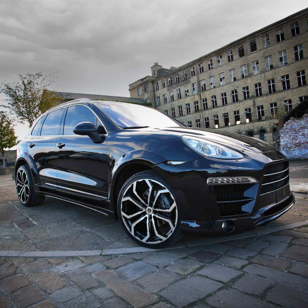 Barugzai Opium in gloss black with polished face, fitted to Barugzai Eleganza I for the Porsche Cayenne 2011-2018 build.