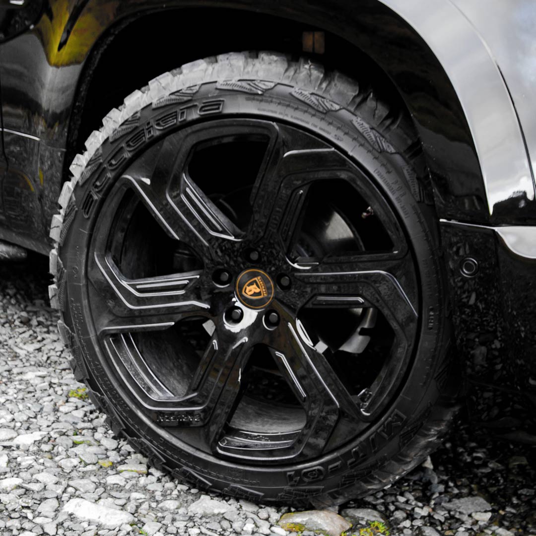 Side profile of Barugzai Sabre 22 inch gloss black wheel showing six curved spokes