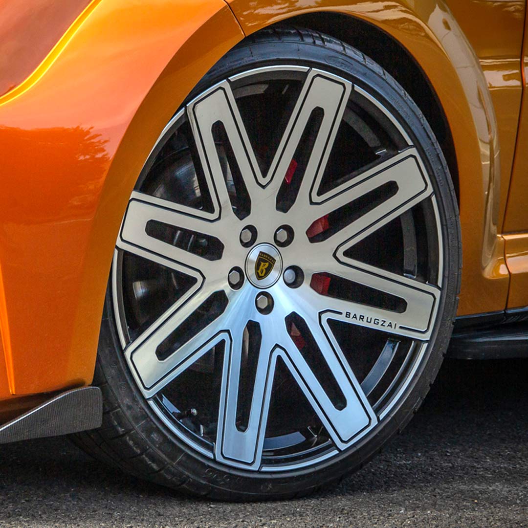 Barugzai silver centre cap installed on polished Barugzai alloy wheel