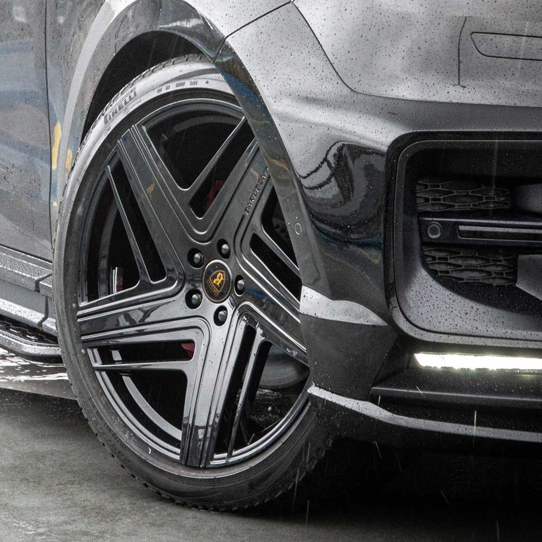 Barugzai Eleven Alloy Wheel Fitted on Vehicle – Detail View – Gloss Black