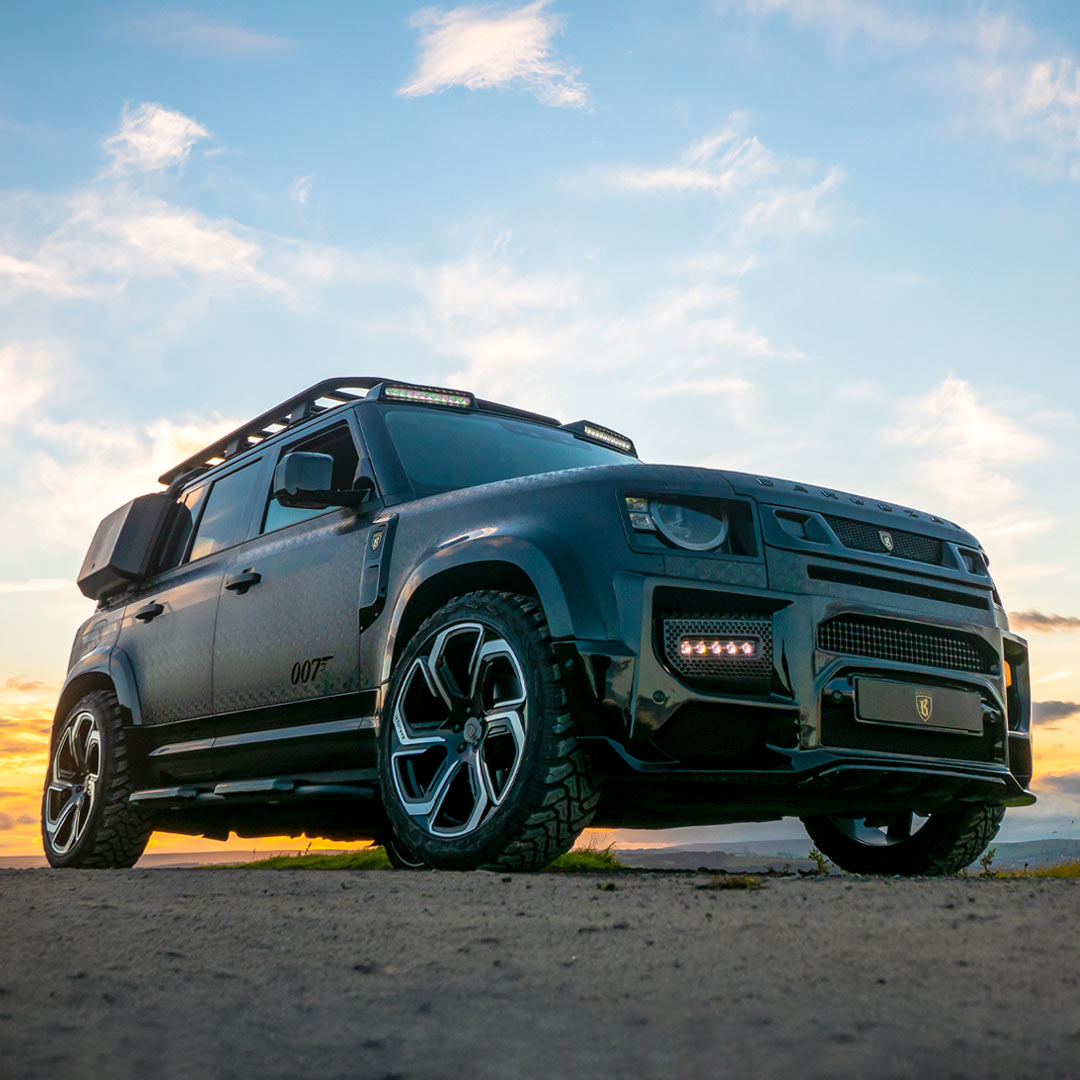 Barugzai Sabre 22 inch diamond cut wheels fitted to a custom Land Rover Defender 110 Barugzai Falcon build.