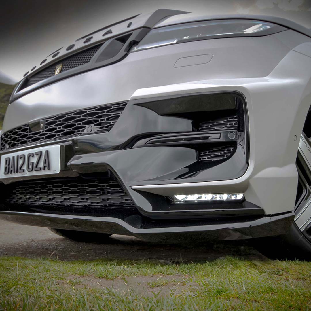 Nardo Grey Close-up of Barugzai Raptor Body Kit front bumper apron on Range Rover Sport L461